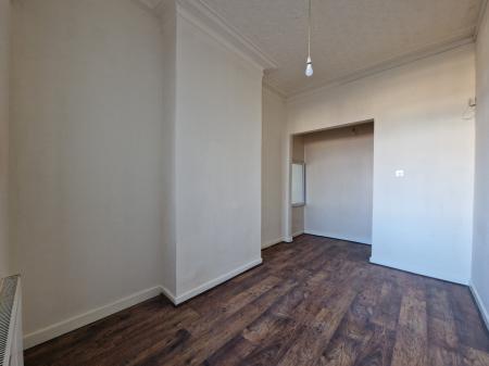 3 bedroom Flat to let in Lea Road, Penn Fields, Wolverhampton, WV3