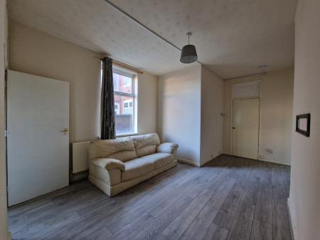 3 bedroom Flat to let in Lea Road, Penn Fields, Wolverhampton, WV3