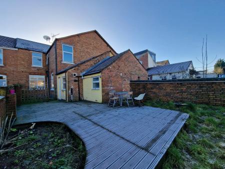 3 bedroom Flat to let in Lea Road, Penn Fields, Wolverhampton, WV3
