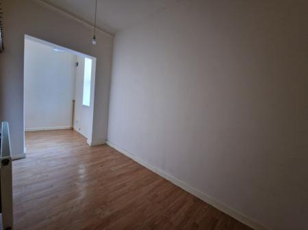 3 bedroom Flat to let in Lea Road, Penn Fields, Wolverhampton, WV3