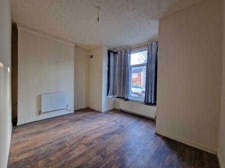 3 bedroom Flat to let in Lea Road, Penn Fields, Wolverhampton, WV3