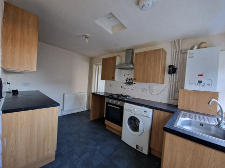 3 bedroom Flat to let in Lea Road, Penn Fields, Wolverhampton, WV3
