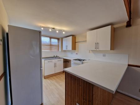1 bedroom Bungalow to let in Dean Court, Perton, WV6