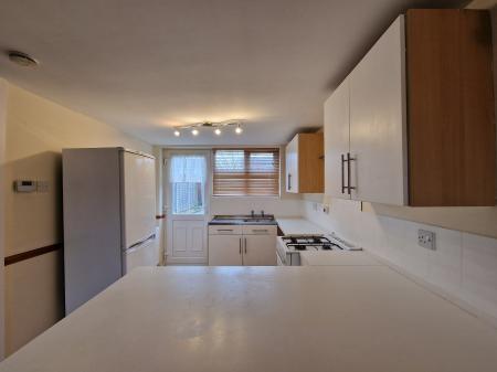 1 bedroom Bungalow to let in Dean Court, Perton, WV6