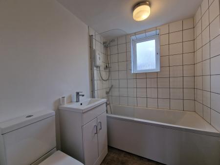 1 bedroom Bungalow to let in Dean Court, Perton, WV6