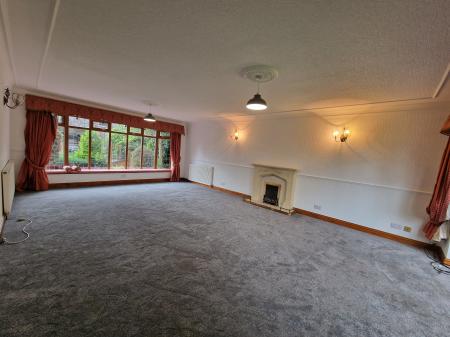 4 bedroom Detached house to let in Clifton Road, Tettenhall, WV6