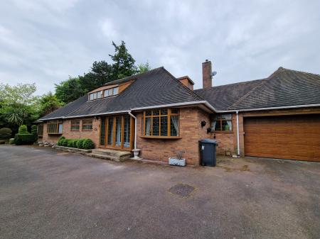 4 bedroom Detached house to let in Clifton Road, Tettenhall, WV6