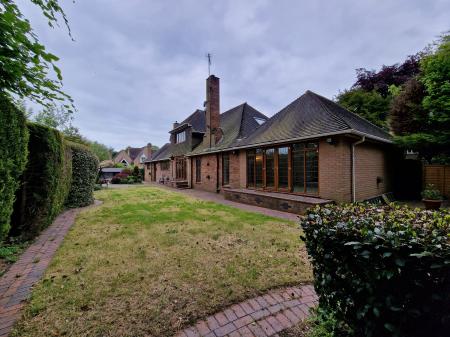 4 bedroom Detached house to let in Clifton Road, Tettenhall, WV6