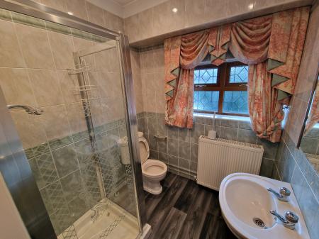 4 bedroom Detached house to let in Clifton Road, Tettenhall, WV6
