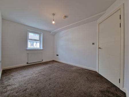 2 bedroom Flat to let in The Waterglades, Rosehill, Willenhall, WV13