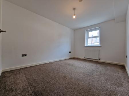 2 bedroom Flat to let in The Waterglades, Rosehill, Willenhall, WV13