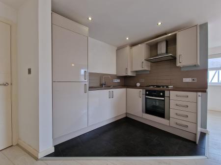 2 bedroom Flat to let in The Waterglades, Rosehill, Willenhall, WV13