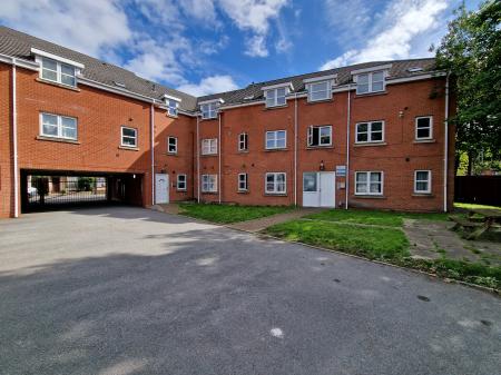 2 bedroom Flat to let in The Waterglades, Rosehill, Willenhall, WV13
