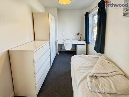 5 bedroom End of terrace house to let in Honeysuckle Road, SO16