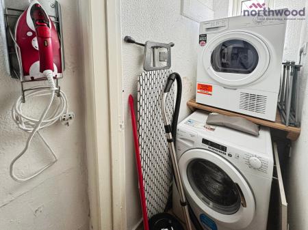 5 bedroom End of terrace house to let in Honeysuckle Road, SO16