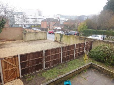 5 bedroom End of terrace house to let in Honeysuckle Road, SO16