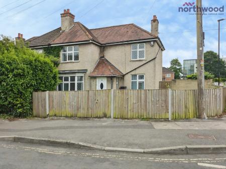 5 bedroom End of terrace house to let in Honeysuckle Road, SO16