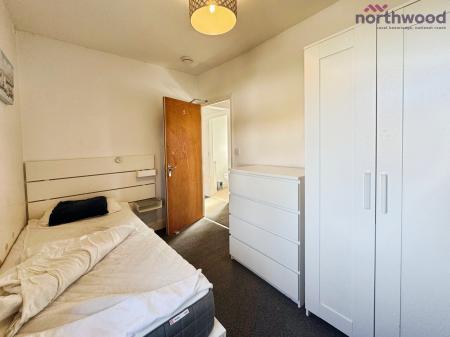 5 bedroom End of terrace house to let in Honeysuckle Road, SO16