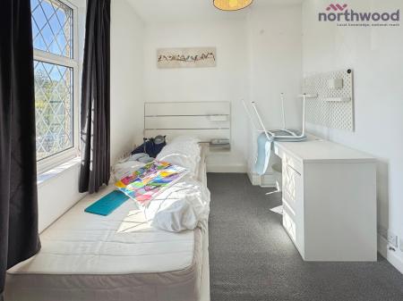 5 bedroom End of terrace house to let in Honeysuckle Road, SO16