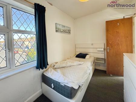 5 bedroom End of terrace house to let in Honeysuckle Road, SO16