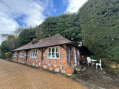 1 bedroom Cottage to let in The Coach House, Oakhill, SO31
