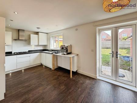 4 bedroom Detached house to let in Apollo Crescent, Burlesdon, SO31