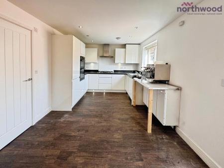 4 bedroom Detached house to let in Apollo Crescent, Burlesdon, SO31