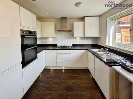 4 bedroom Detached house to let in Apollo Crescent, Burlesdon, SO31