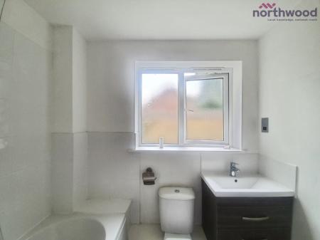 2 bedroom Flat to let in The Oaks, Bitterne, Southampton, SO19