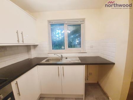 2 bedroom Flat to let in The Oaks, Bitterne, Southampton, SO19