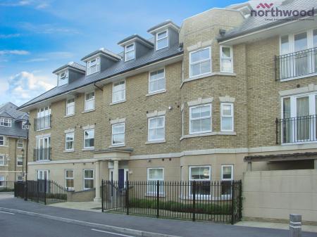 2 bedroom Flat to let in Marshall Square, Northlands Road, Banister's Park, Southampton, SO15