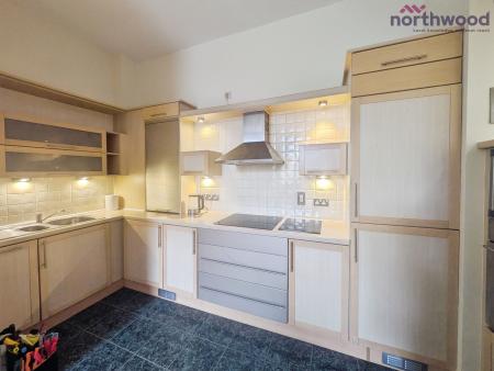 2 bedroom Flat to let in Canute Road, Ocean Village, Southampton, SO14