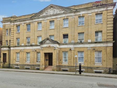 2 bedroom Flat to let in Canute Road, Ocean Village, Southampton, SO14