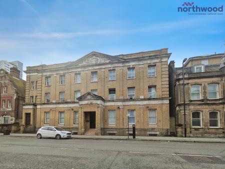 2 bedroom Flat to let in Canute Road, Ocean Village, Southampton, SO14