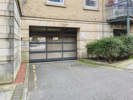 2 bedroom Flat to let in Canute Road, Ocean Village, Southampton, SO14