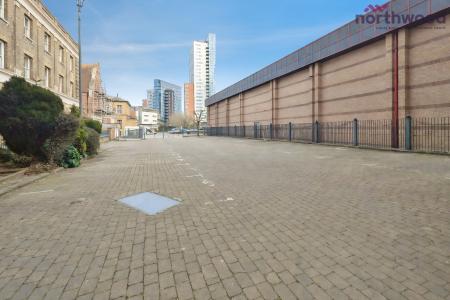 2 bedroom Flat to let in Canute Road, Ocean Village, Southampton, SO14