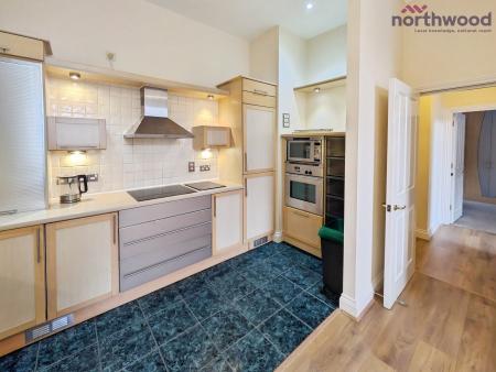 2 bedroom Flat to let in Canute Road, Ocean Village, Southampton, SO14