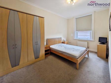 2 bedroom Flat to let in Canute Road, Ocean Village, Southampton, SO14