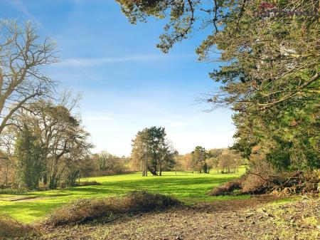 3 bedroom Semi-detached house to let in Golf Course Cottages, SO16