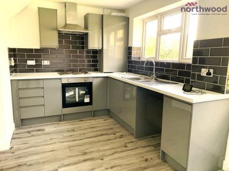 3 bedroom Semi-detached house to let in Golf Course Cottages, SO16