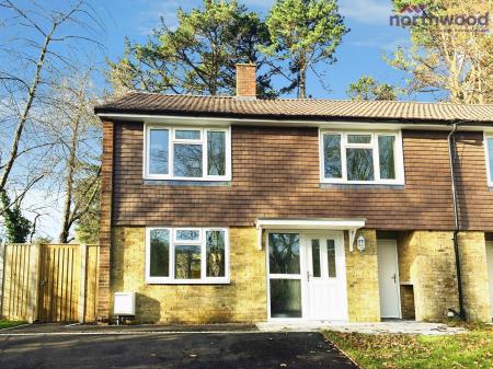 3 bedroom Semi-detached house to let in Golf Course Cottages, SO16
