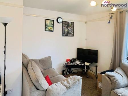 1 bedroom Ground floor maisonette to let in Ladycross Road, SO45