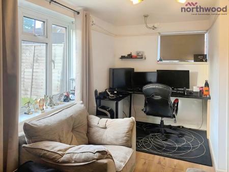 1 bedroom Ground floor maisonette to let in Ladycross Road, SO45