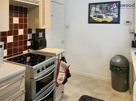 1 bedroom Ground floor maisonette to let in Ladycross Road, SO45