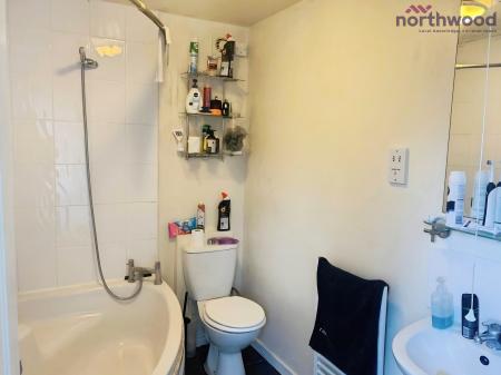 1 bedroom Ground floor maisonette to let in Ladycross Road, SO45