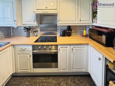 2 bedroom Terraced House to let in Baronsmead, Maybush, Southampton, SO16