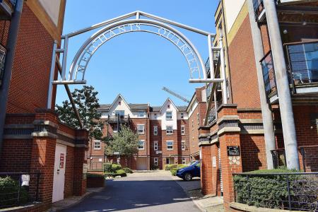 2 bedroom Flat to let in Briton Street, Southampton, SO14
