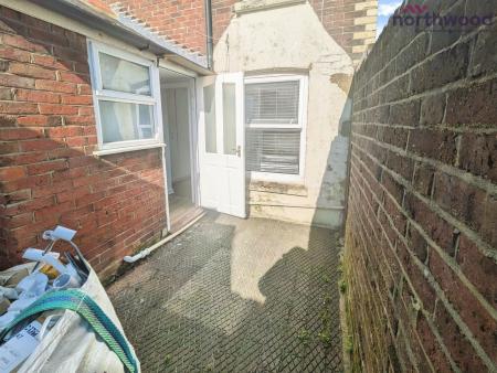 1 bedroom Flat to let in Kingston Road, Shirley, Southampton, SO15
