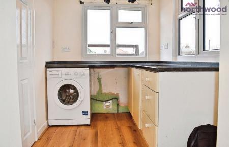 3 bedroom Semi-detached house to let in Rownhams Road, Maybush, Southampton, SO16