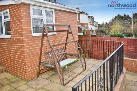 3 bedroom Semi-detached house to let in Rownhams Road, Maybush, Southampton, SO16